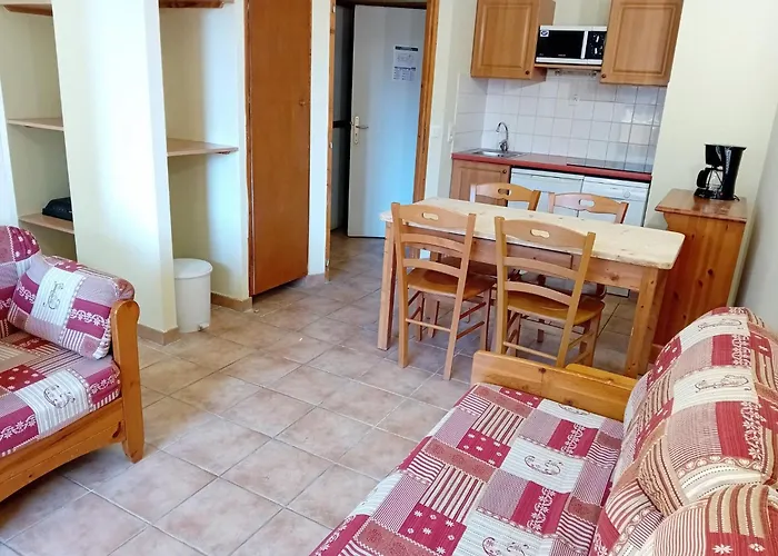 With Mountain View Apartment *