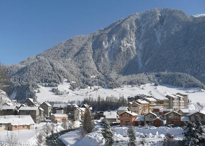 Apartment With Mountain View